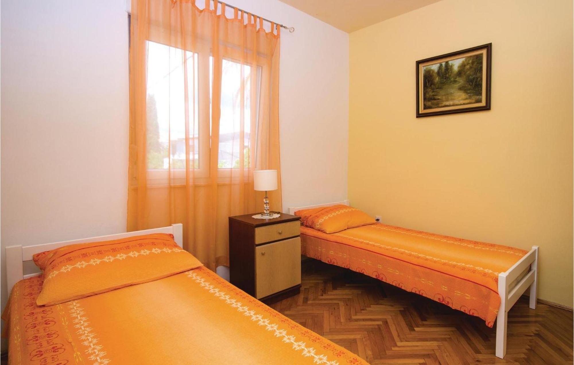 Amazing Apartment In Kastel Stafilic With Jacuzzi Kaštela Eksteriør bilde