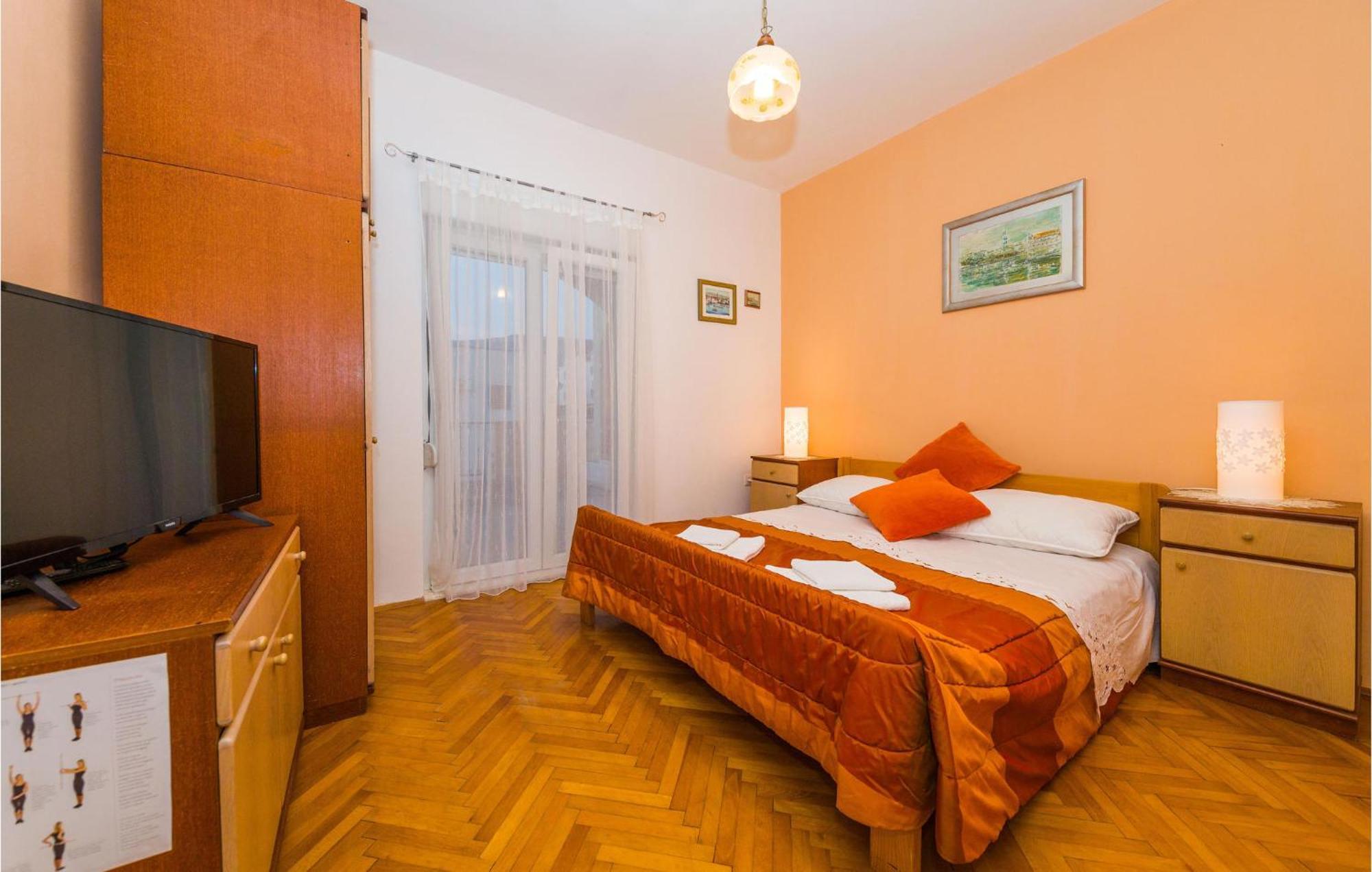 Amazing Apartment In Kastel Stafilic With Jacuzzi Kaštela Eksteriør bilde